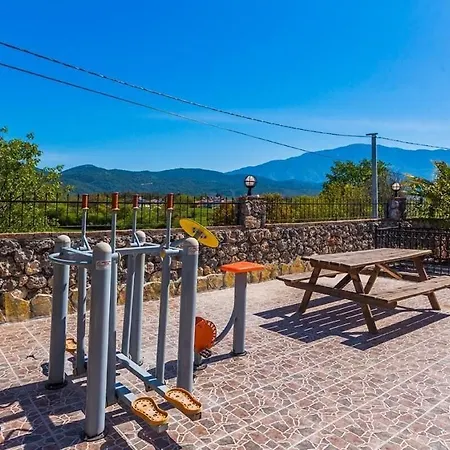 Ege Stone Korunakli Ve Isitmali Havuz Jakuzi Vilă