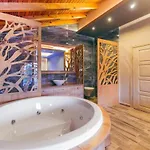 Ege Stone Korunakli Ve Isitmali Havuz Jakuzi Fethiye