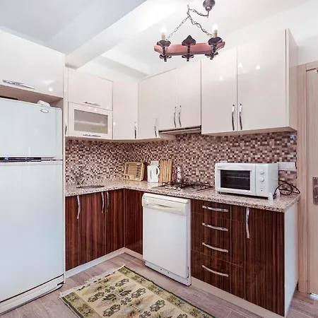 Villa Ege Stone Korunakli Ve Isitmali Havuz Jakuzi