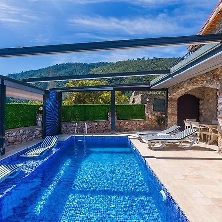 Ege Stone Korunakli Ve Isitmali Havuz Jakuzi Fethiye