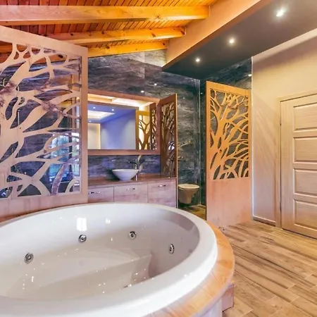 Ege Stone Korunakli Ve Isitmali Havuz Jakuzi Fethiye