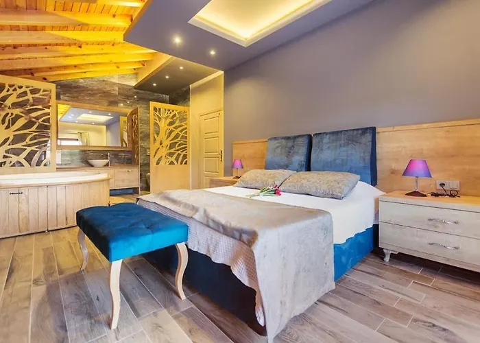 Ege Stone Korunakli Ve Isitmali Havuz Jakuzi Villa Fethiye